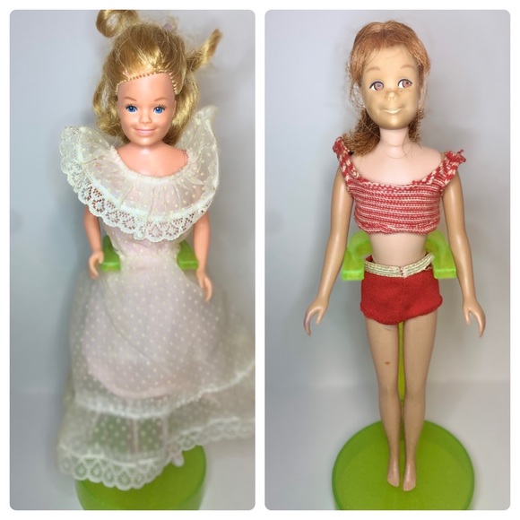 VINTAGE 1960S Mattel Barbie lot with accessories and complete outfit sets!! - Picture 11 of 12